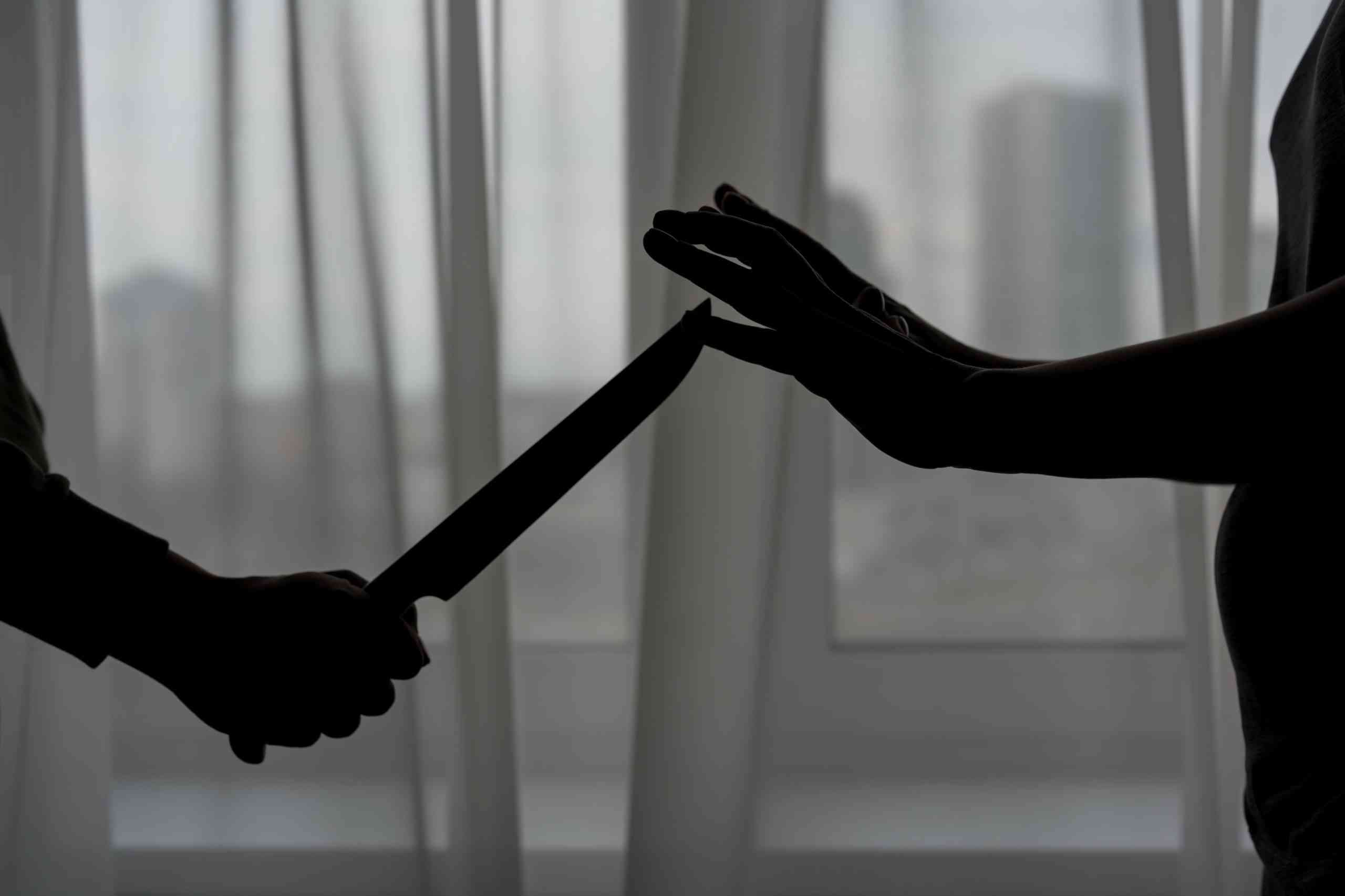 別れ話にカッとなり…　恋人に酸を浴びせて切りつけた男を逃亡の末に逮捕 – ニュースサイトしらべぇ