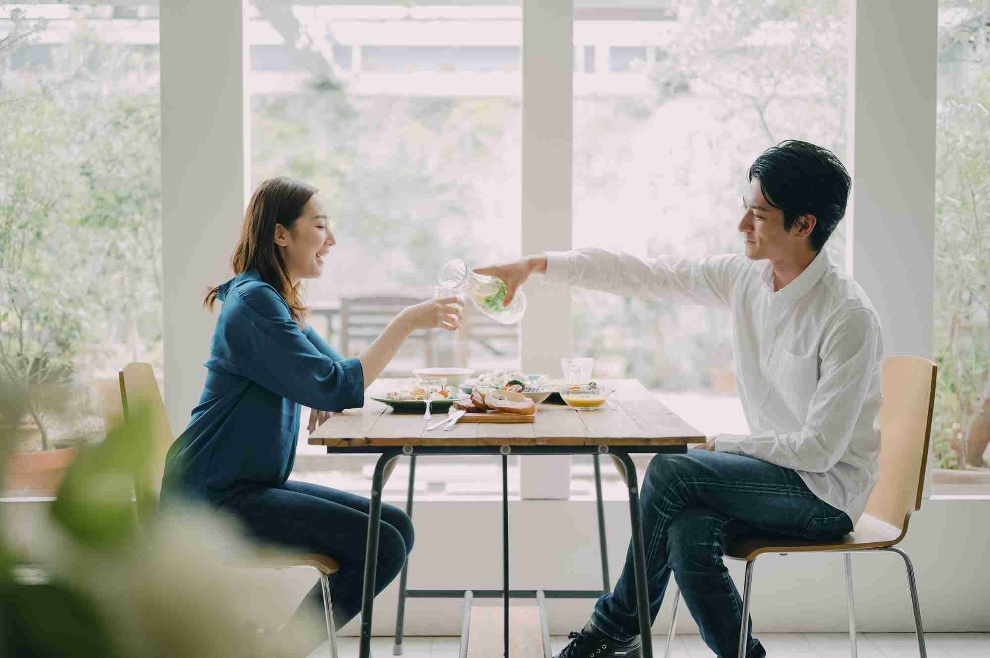 毎日一緒に晩御飯食べてる夫婦