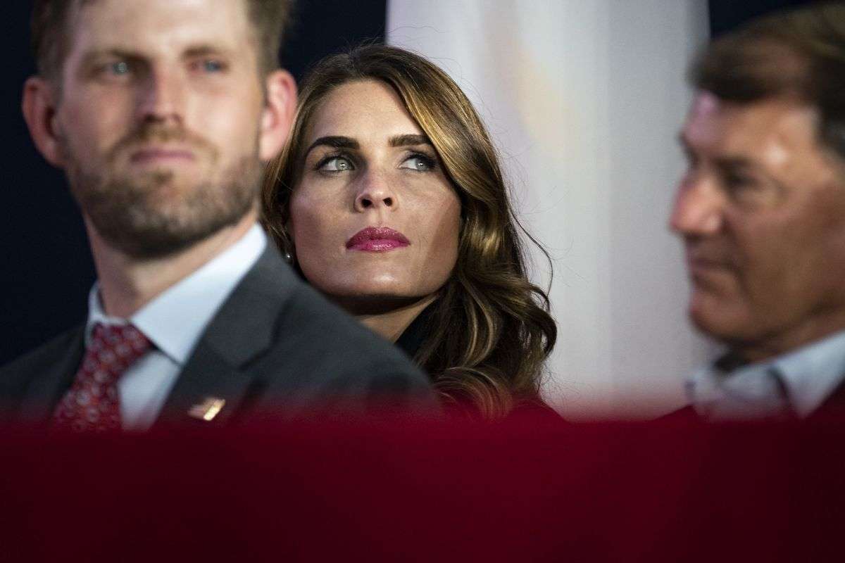 トランプ氏最側近のヒックス氏、コロナ陽性－専用機に同乗と関係者 - Bloomberg