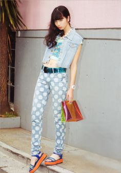 小松菜奈の美脚に歩行者も二度見　カリスマ性は私服姿にも