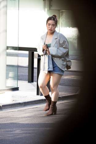 ゆりやんレトリィバァ、憧れの美女に変身 田中みな実の写真集表紙になりきり