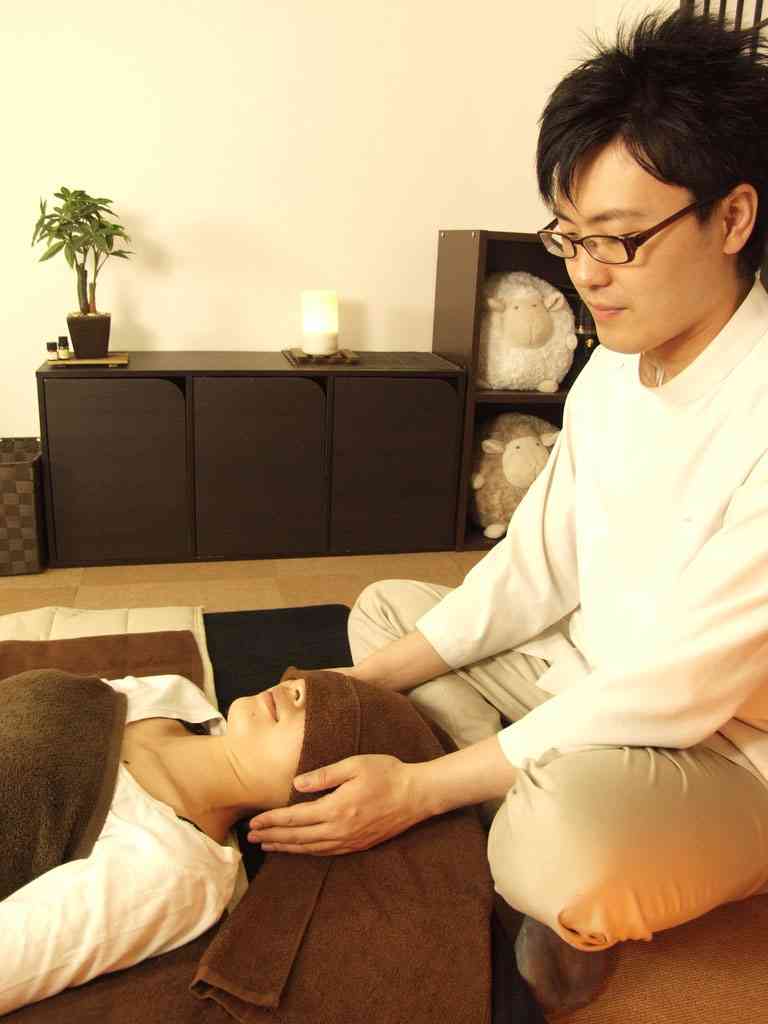 弘明寺で猫背が気になるあなたに【肩甲骨×骨盤矯正の猫背整体】 - 猫背・インナーチャイルド解消で力まず自然体で生きる　横浜整体からだ庵