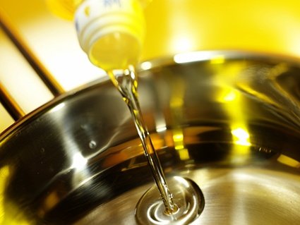 Does olive oil lose its health benefits when heated?