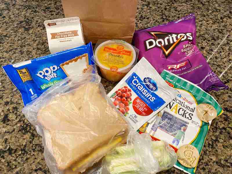 全米で無料給食始まる…子供の貧困解消につながるか