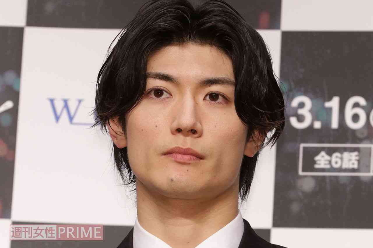 三浦春馬さん、酒の席での意外な一面「居合わせた客と意気投合して飲むことも」 | 週刊女性PRIME