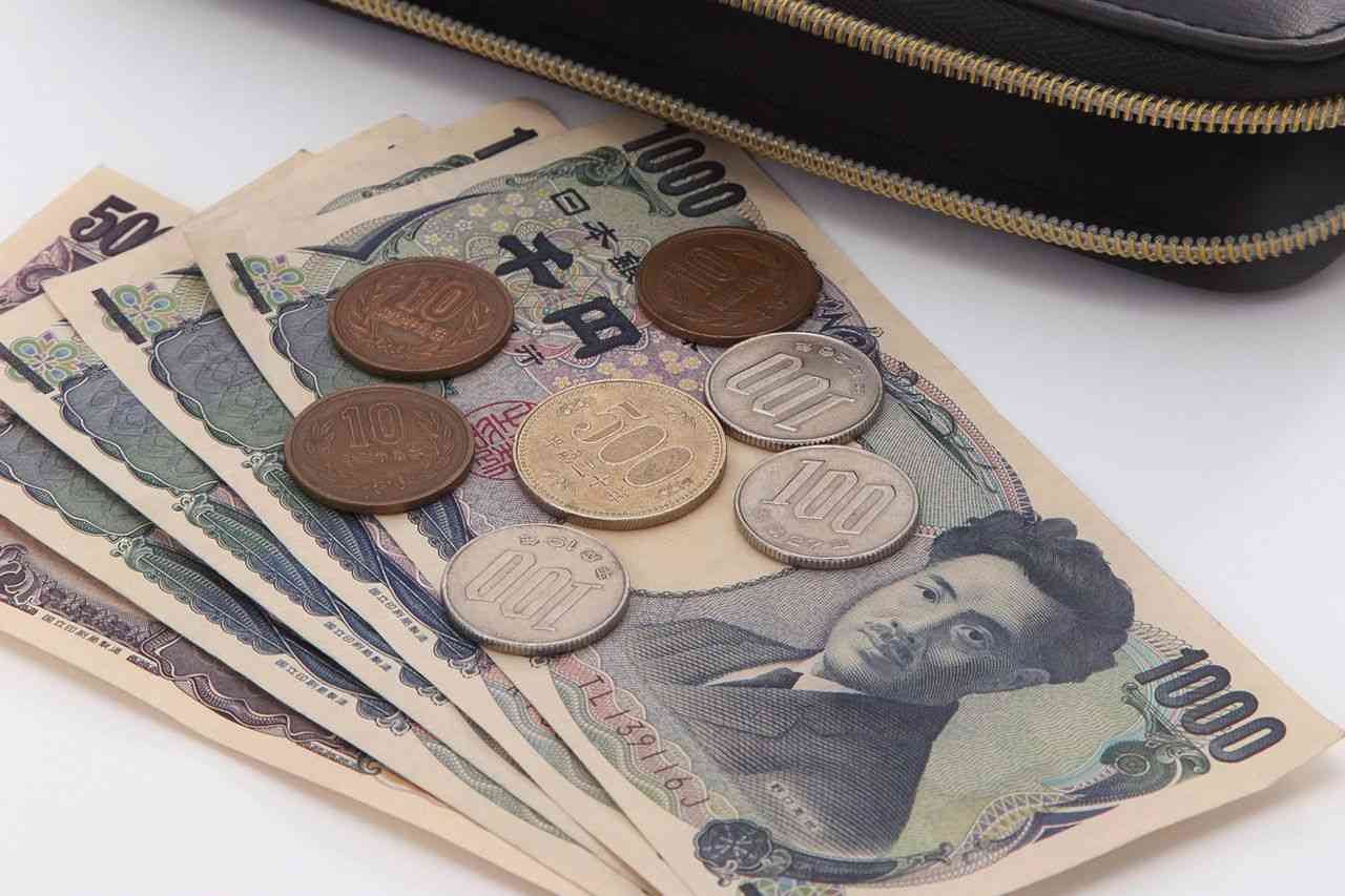 1万円札が300万円に！番号と年号に注目「プレミアムコイン＆紙幣」の見つけ方 | 週刊女性PRIME