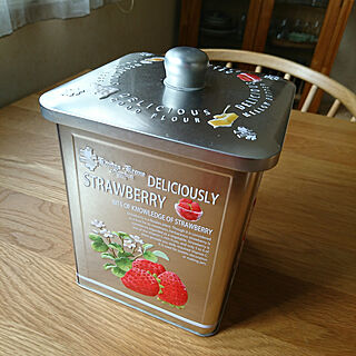 可愛いお菓子の缶を貼るトピ