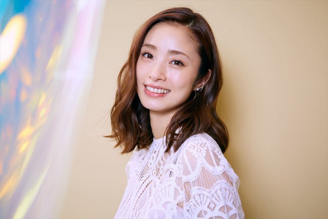 上戸彩1st写真集が電子版で配信決定、10代の初々しい表情も