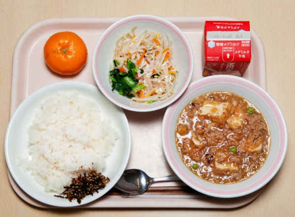 全米で無料給食始まる…子供の貧困解消につながるか