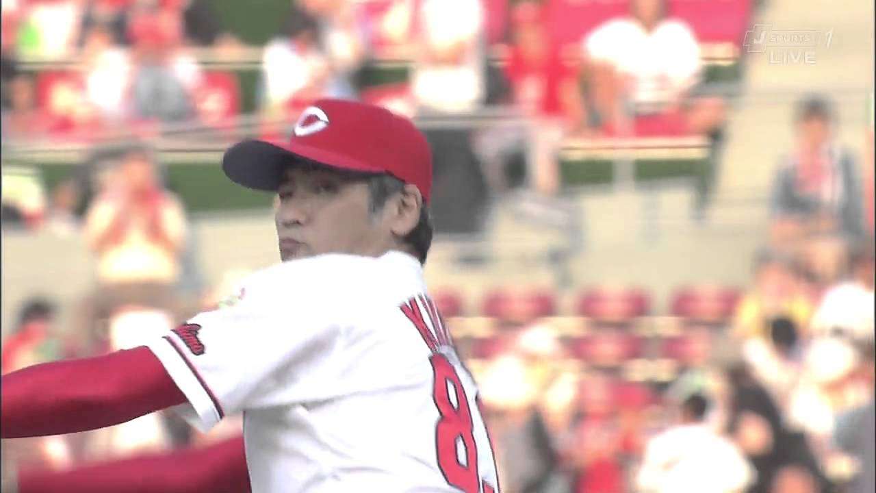 吉川晃司始球式 201300806  広島×阪神 - YouTube