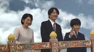 菅義偉首相「男系継承の重み踏まえる」と表明　自民保守グループとの面会で