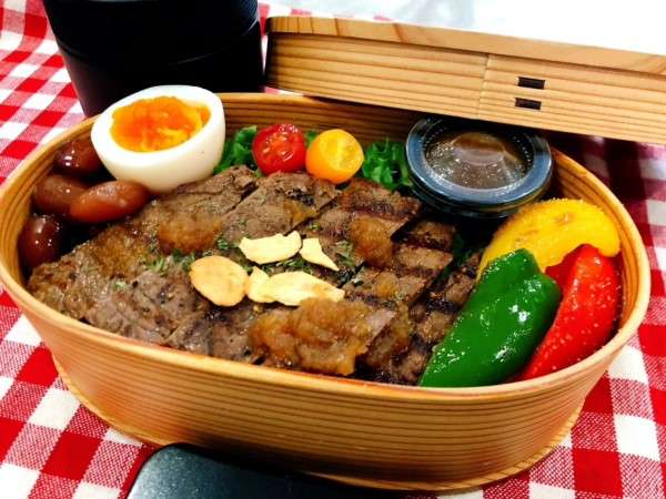 渡辺美奈代、高校生次男にマツタケご飯弁当「プロ顔負け」「なんて豪華」と驚きの声