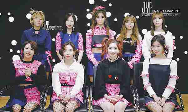 NiziU、12月2日に正式デビュー …シングル「Step　and　a　step」を発売