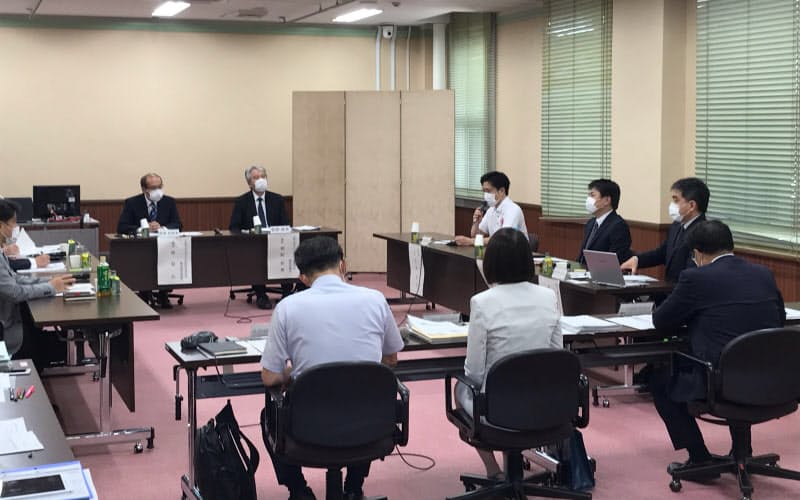 新型コロナ:コロナ第2波 飲食で感染　大阪府分析、20代から拡大　　:日本経済新聞
