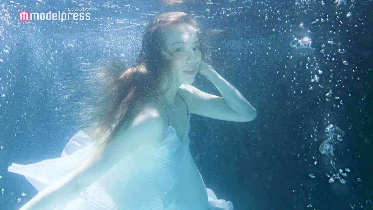 香里奈、人魚のような美しさ 水中撮影に初挑戦 「肌ナチュール」メイキングムービー - YouTube
