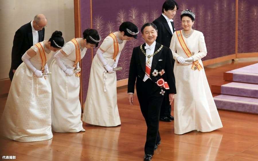 菅義偉首相「男系継承の重み踏まえる」と表明　自民保守グループとの面会で