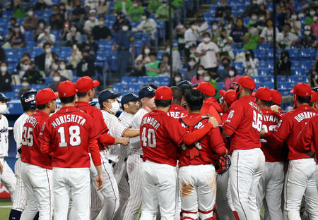 広島ベンチ死球後「もう１発」にヤクルト反応で騒然（日刊スポーツ） - Yahoo!ニュース