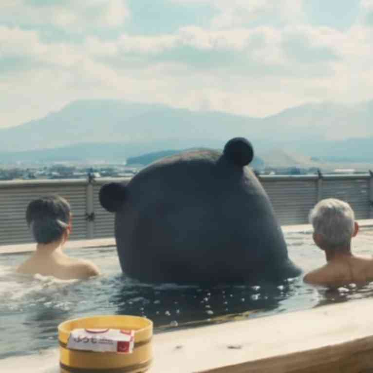 温泉旅館の敷地内で男性がクマに襲われケガ
