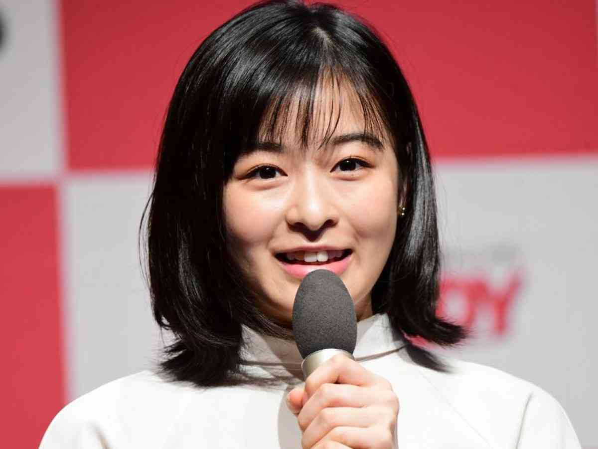 森七菜、“金髪ギャル”制服ショット　イメージ激変にファン驚き ／2020年10月3日 1ページ目 - エンタメ - ニュース - クランクイン！