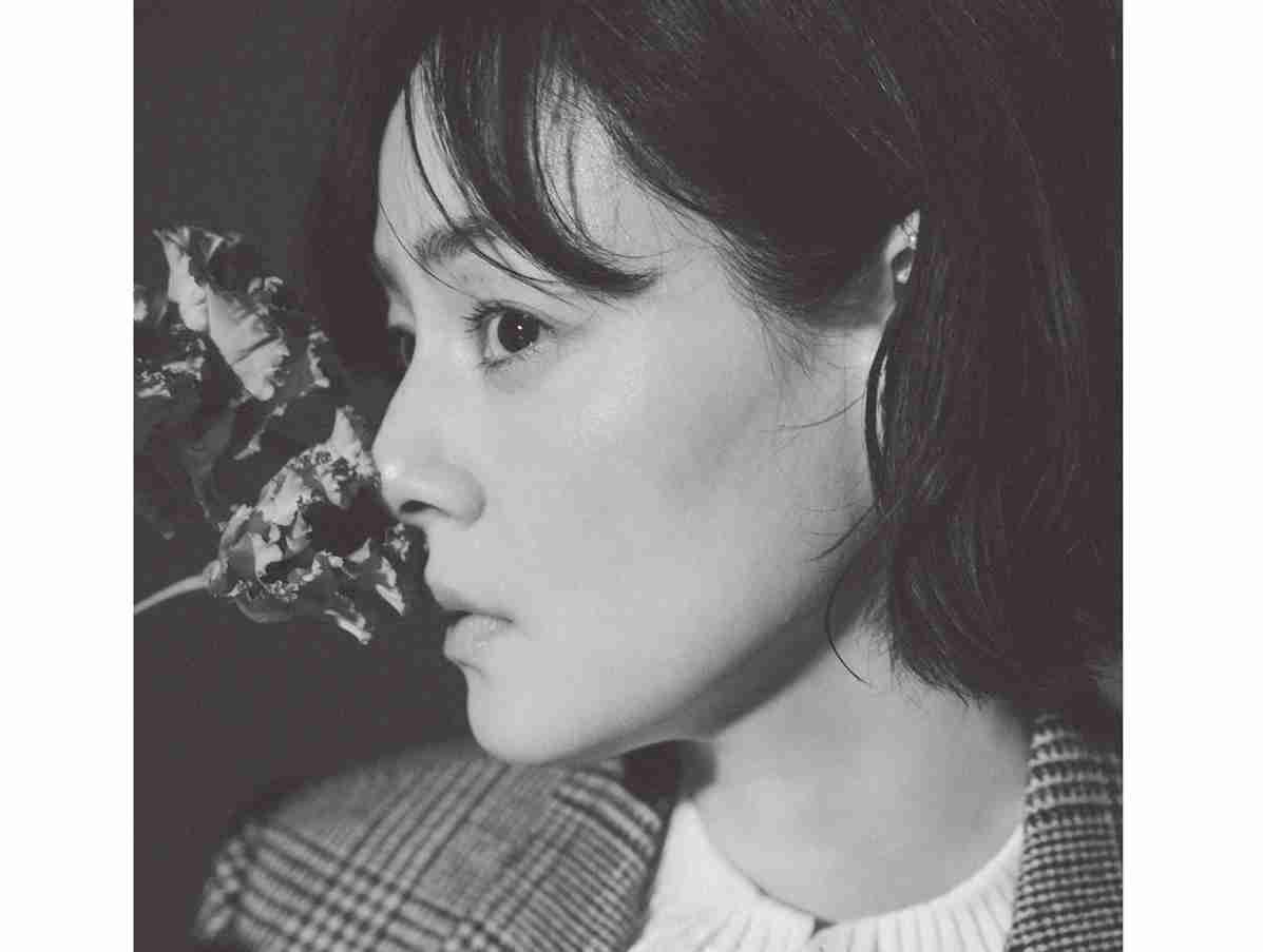 市川実日子は「岩」だった？　モデルなのに写真を撮られるのが苦手だった過去 | ananニュース – マガジンハウス