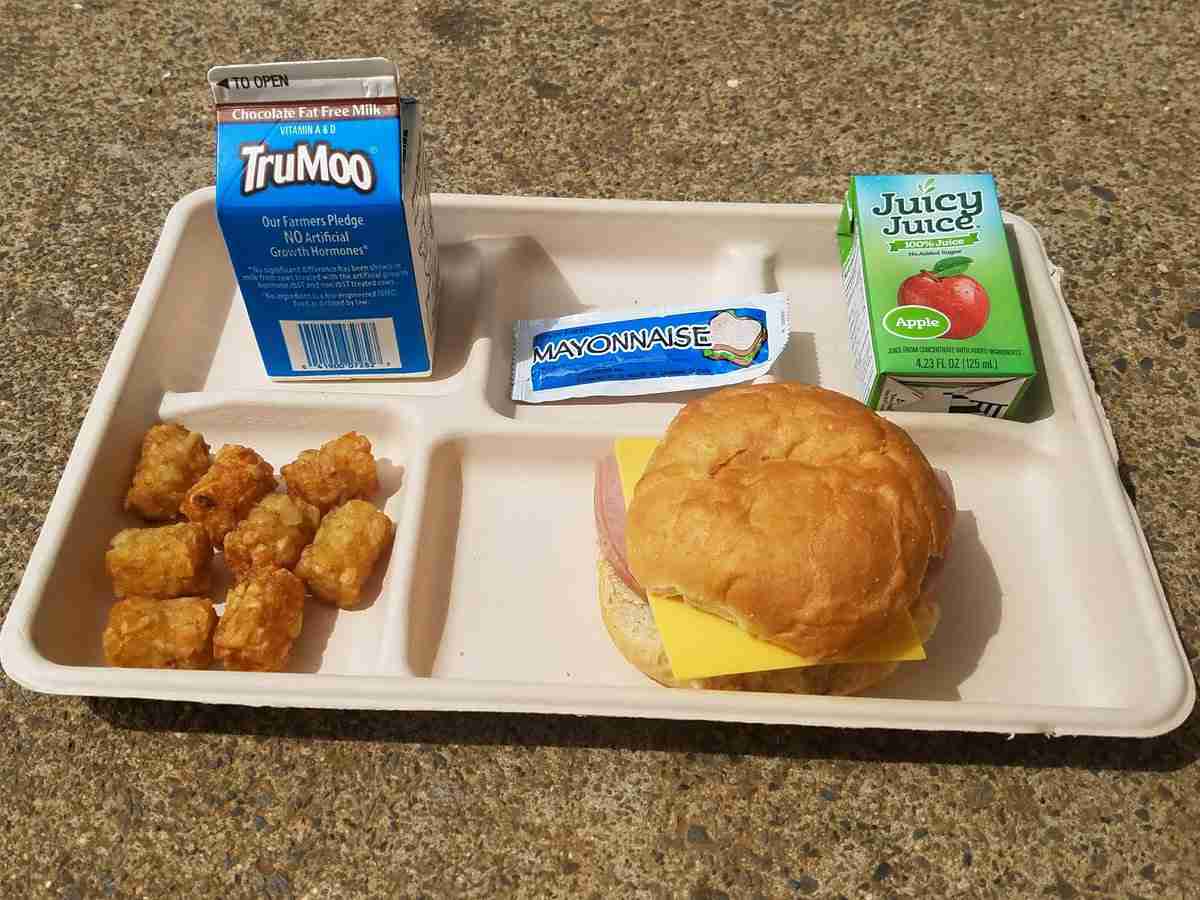 全米で無料給食始まる…子供の貧困解消につながるか