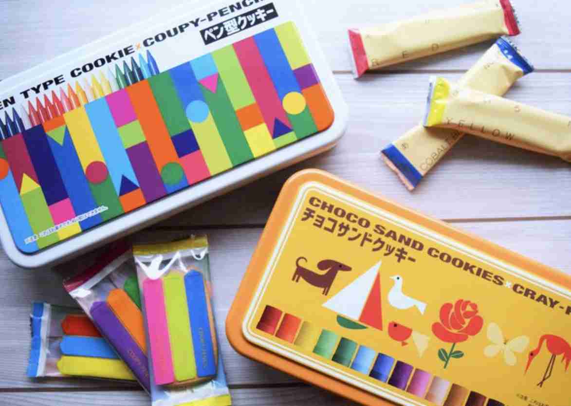 可愛いお菓子の缶を貼るトピ