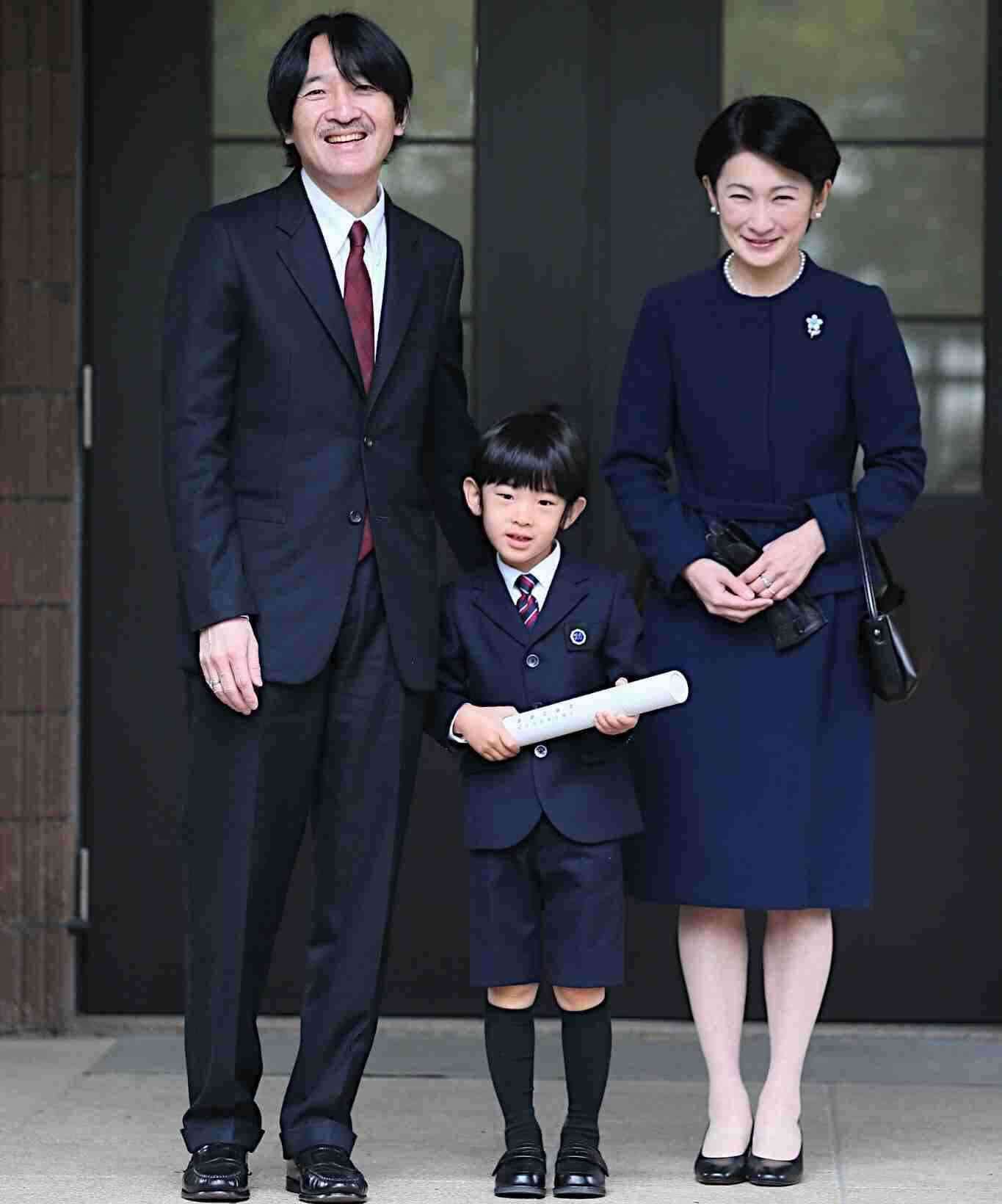 菅義偉首相「男系継承の重み踏まえる」と表明　自民保守グループとの面会で