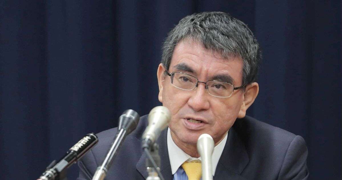 「脱ハンコ」に取り組む河野太郎大臣、日本年金機構で「押印を廃止する方向との報告受けた」とTwitterで明かす | ハフポスト