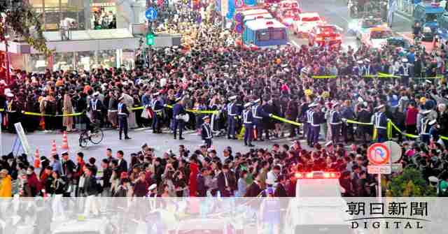 渋谷ハロウィーンで軽トラ横転、４人逮捕　器物損壊容疑：朝日新聞デジタル