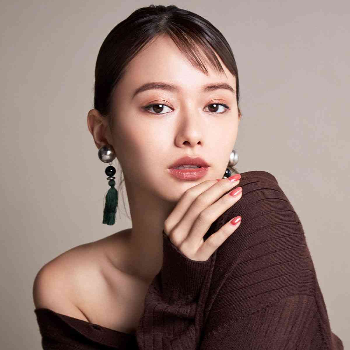 濃いメイクが似合う女優さん