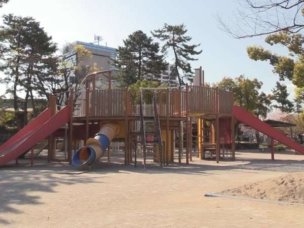 公園で遊ぶ9歳女児の尻を撮影…59歳小学校教師の男逮捕 ビデオカメラ使用し公園にいた女性が通報