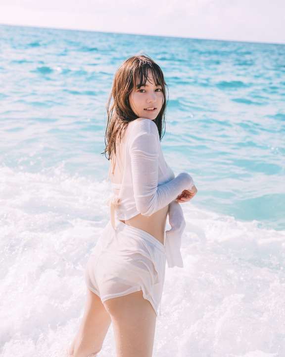 堀北真希さん妹のNANAMI「ドキッと」初写真集