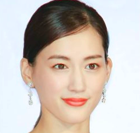濃いメイクが似合う女優さん