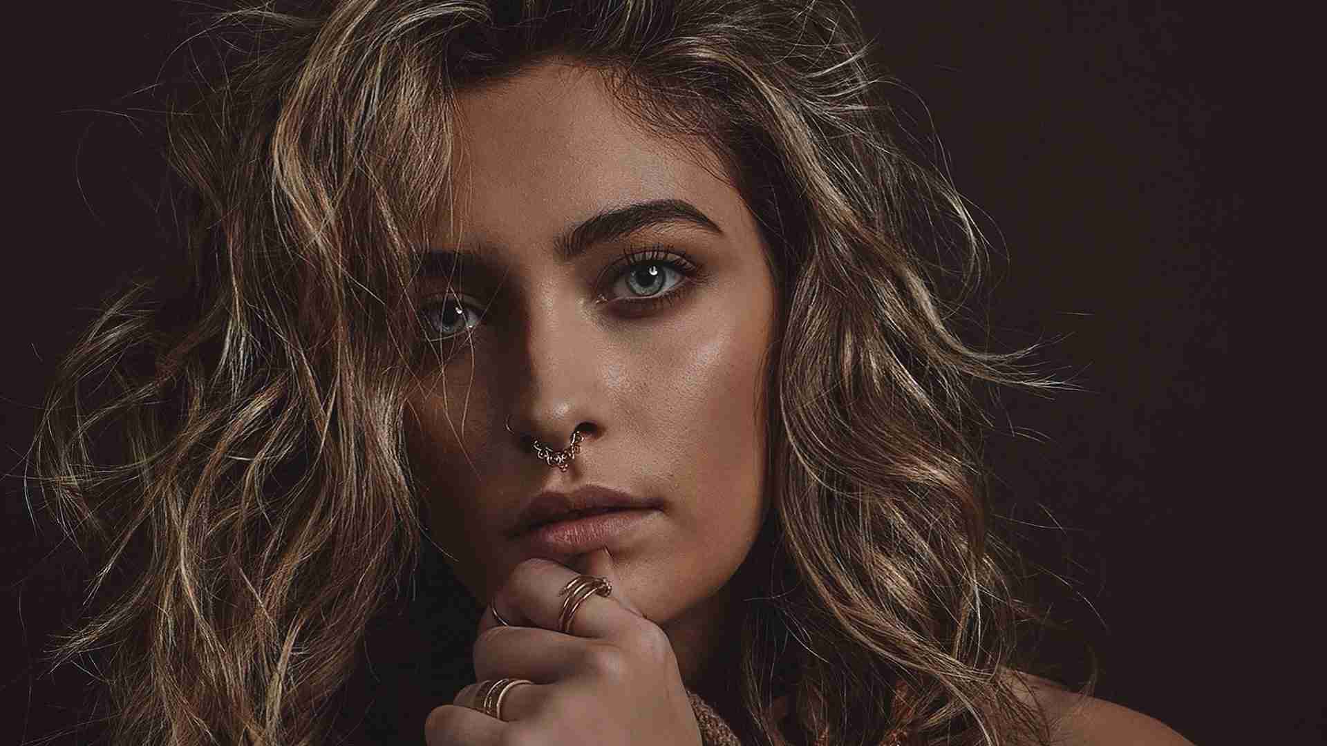 パリス・ジャクソンがソロデビュー！ 初のシングル「Let Down」をリリース。 | Vogue Japan