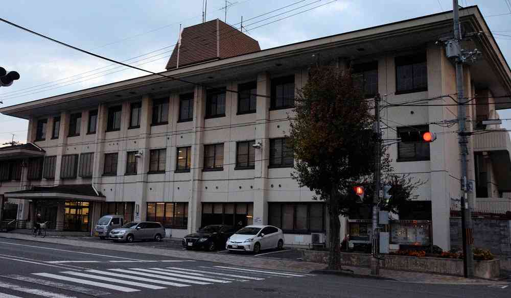 男性巡査が女性の顔殴る　肩が触れてトラブル、暴行容疑で書類送検へ（京都新聞） - Yahoo!ニュース