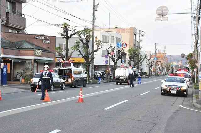 パトカー追跡の車と軽が衝突、女子学生1人死亡　2人重傷　福井県福井市（福井新聞ＯＮＬＩＮＥ） - Yahoo!ニュース