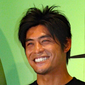 坂口憲二、男児2人の写真を投稿しファン騒然「息子さんですか？？」「イケメンキッズ」