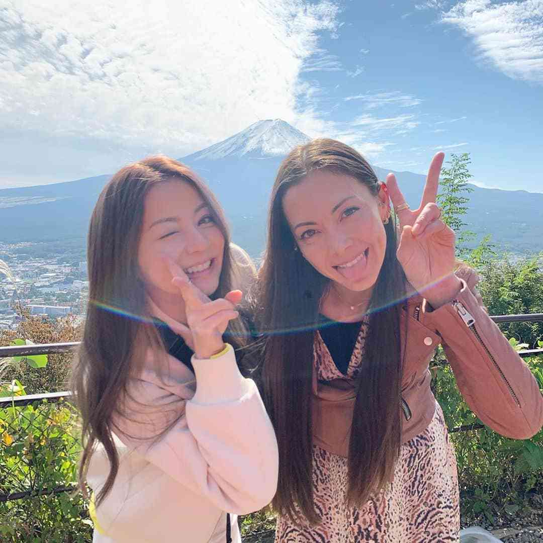 土屋アンナ、香里奈と富士山バックにツーショット　美人コンビにファン歓喜！