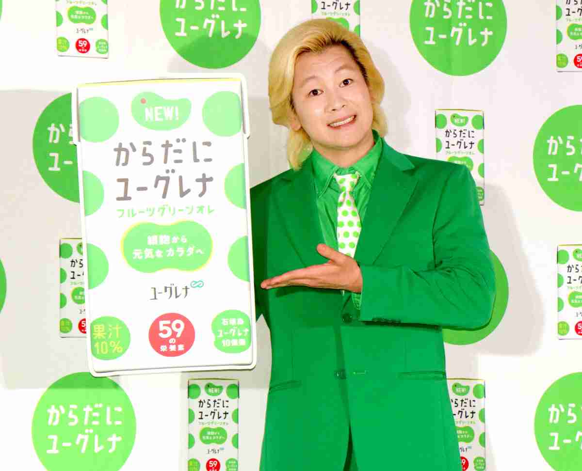 カズレーザー、緑色スーツ姿を披露　イメージカラー一変「楽屋で髭男爵のひぐちさんと言われた」 : スポーツ報知
