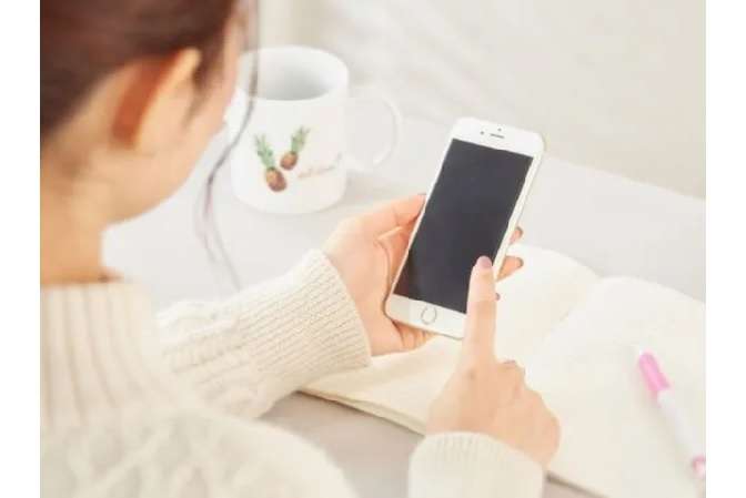 夫の不倫の証拠集め　勝手にスマホのロック解除してもOK？｜NEWSポストセブン