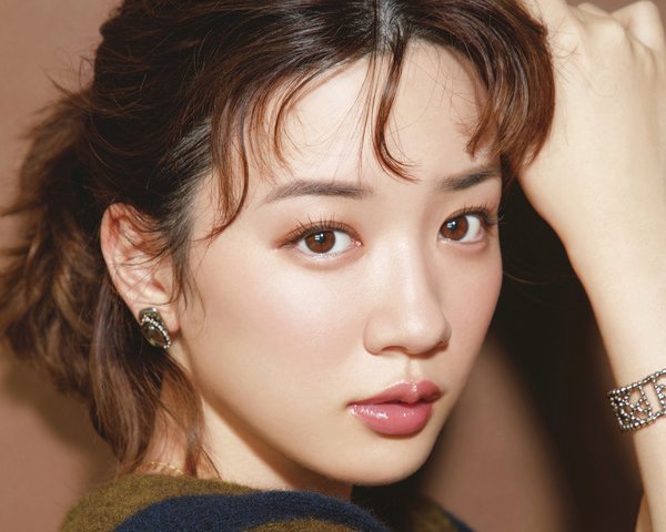 濃いメイクが似合う女優さん