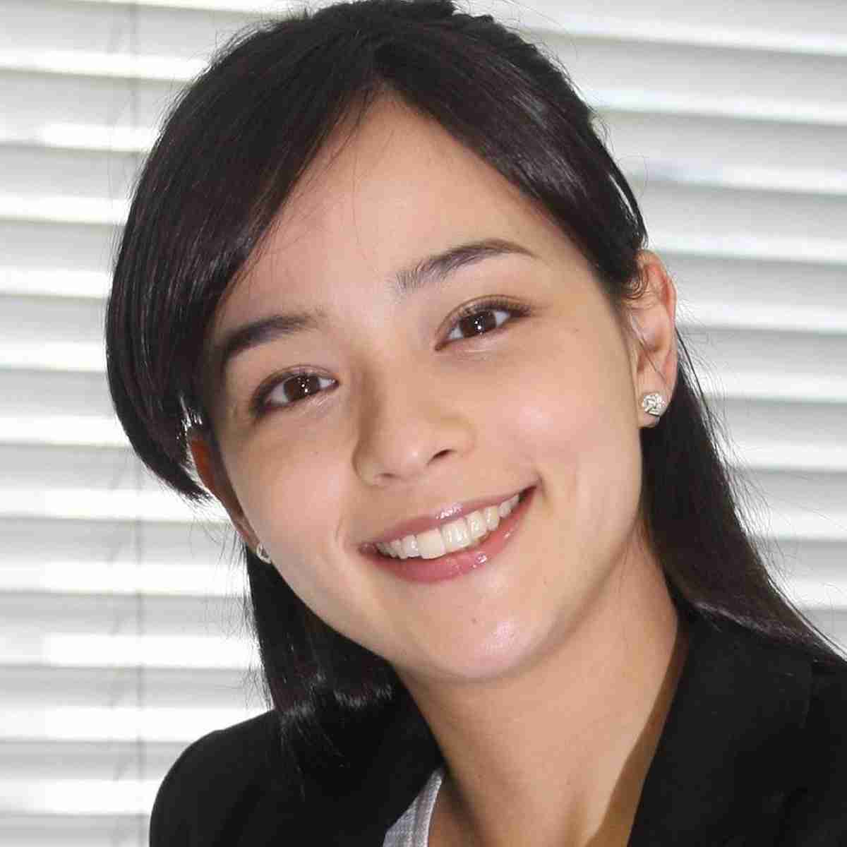 加藤ローサ、まつげメイクしたデート姿に「いつまでも変わらぬ美しさ」「透明感すごすぎる」 : スポーツ報知