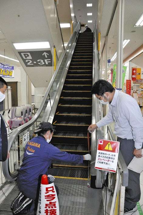 上りエスカレーター急停止、男女３人負傷…緊急停止ボタン押された形跡なし : 社会 : ニュース : 読売新聞オンライン