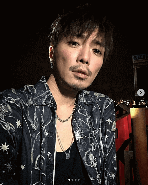 元・成宮寛貴氏、ひげ＆タバコ姿を公開「ジョニーデップみたい」「カッコよすぎだよ」