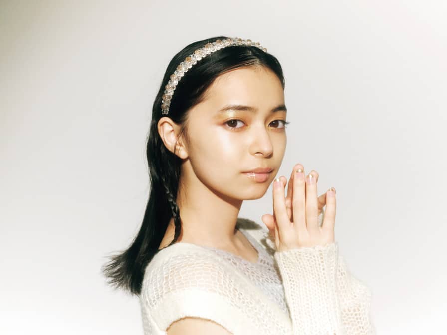 上國料萌衣ちゃんがお手本！　黒髪ミディアムがおしゃれに見えるヘアアレンジ♡ | bis［ビス］