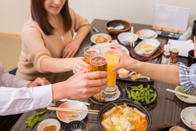 「コロナ禍の忘年会を法律で禁止して」と嘆く妻　「ホテルビュッフェになった」「一泊二日の温泉旅行」という声も | キャリコネニュース