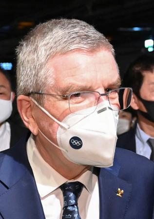 来日したバッハ会長の医療用高機能マスクにネット民が総ツッコミ「危険地帯だとわかってるじゃん」