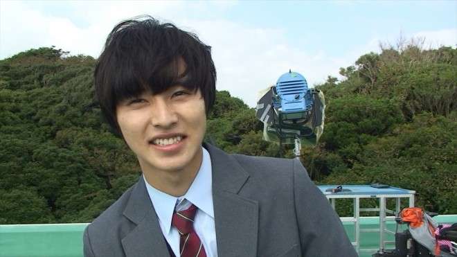 独占公開!!“君嘘キャスト自撮り第2弾”中川大志（と山崎賢人）、ロケ地の高校生にインタビュー!? | ORICON NEWS