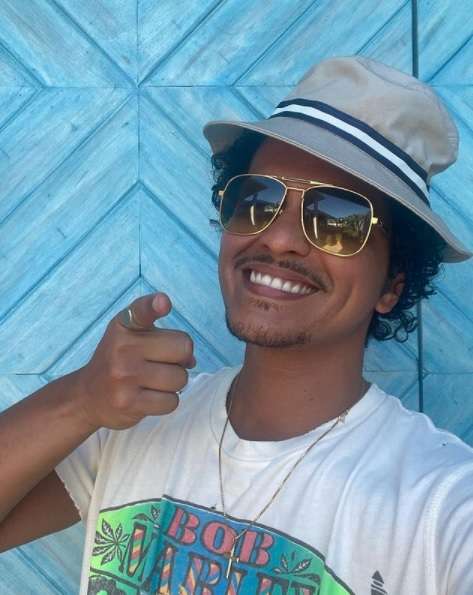 ブルーノ・マーズ、グラミー賞に物申したアーティスト達へ自虐ジョーク「曲をリリースしなけりゃ落選もない」