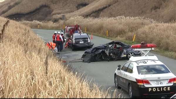 ポルシェが中央線はみ出しか　乗用車正面衝突...2人死亡　熊本